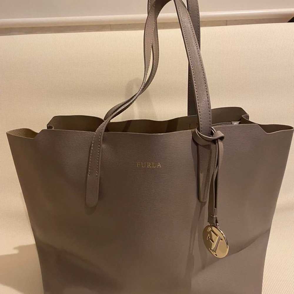 Excellent condition ✨ FURLA SALLY tote bag leathe… - image 1