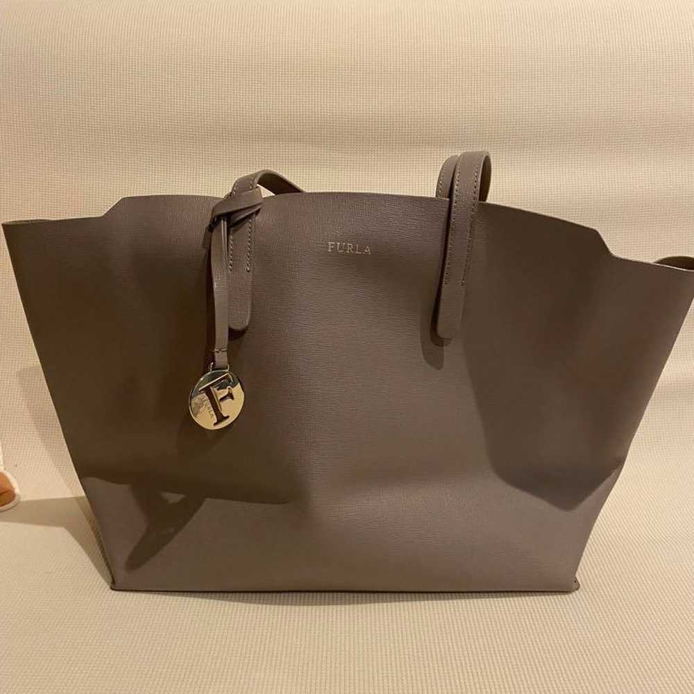 Excellent condition ✨ FURLA SALLY tote bag leathe… - image 2