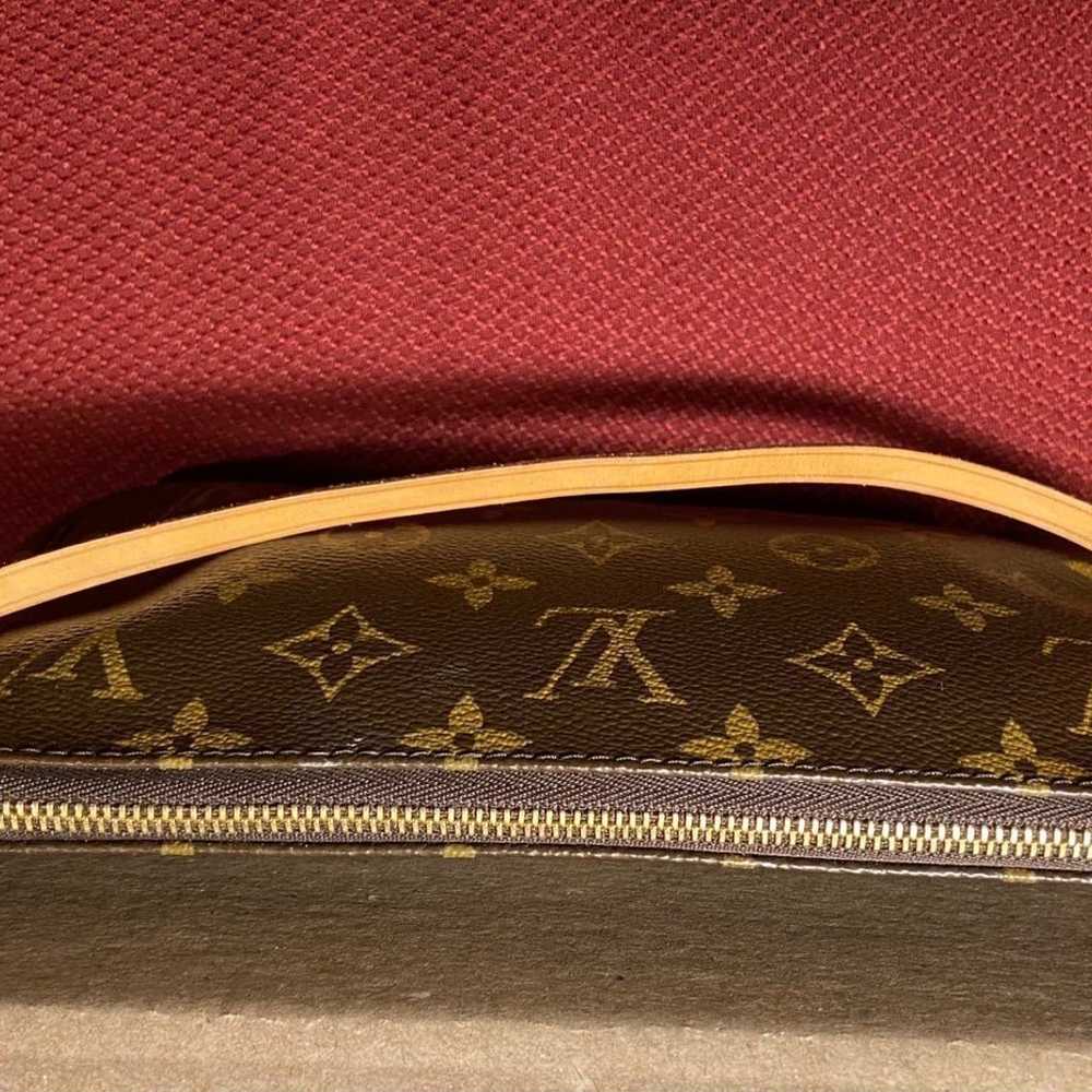 Louis Vuitton Iconic Classic Monogram Canvas Poch… - image 8