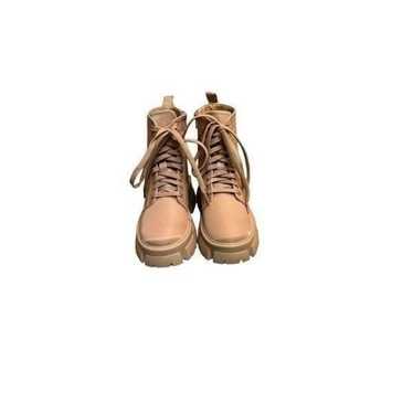 NWOT Steve Madden Tan Boot size 6