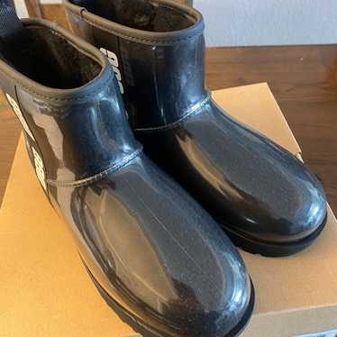 UGG Clear size 9