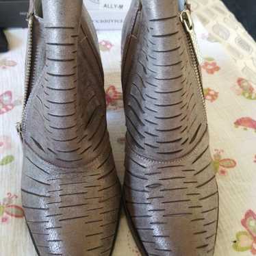 Donald J Pliner Ankle Boots size 5.5M - image 1