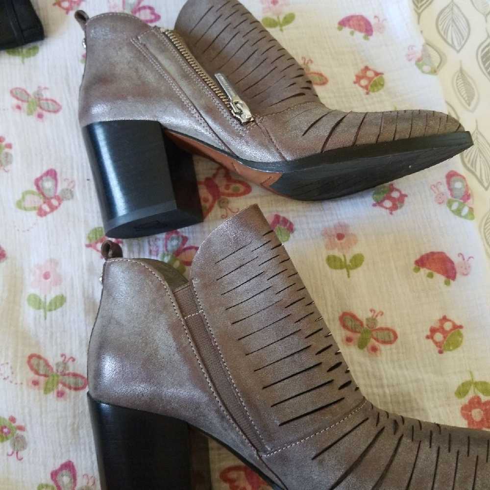 Donald J Pliner Ankle Boots size 5.5M - image 3