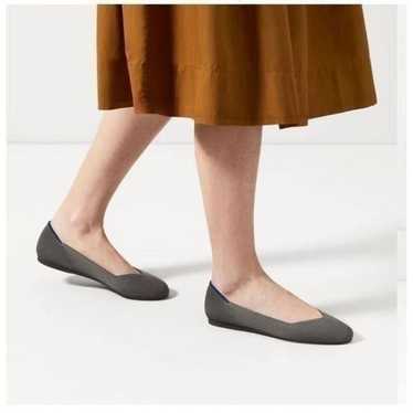 Rothy’s classic ballet flat in charcoal with red i