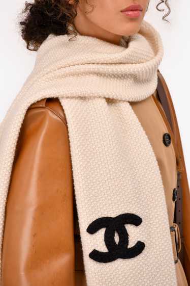 Pre-Loved Chanel™ Cream Cashmere Knit CC Scarf - image 1