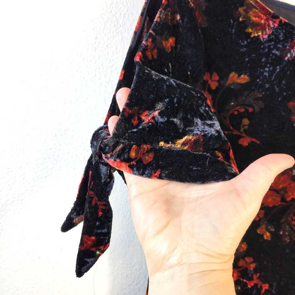 LOFT Black Red Crushed Velvet Floral Cold Tie Sho… - image 3