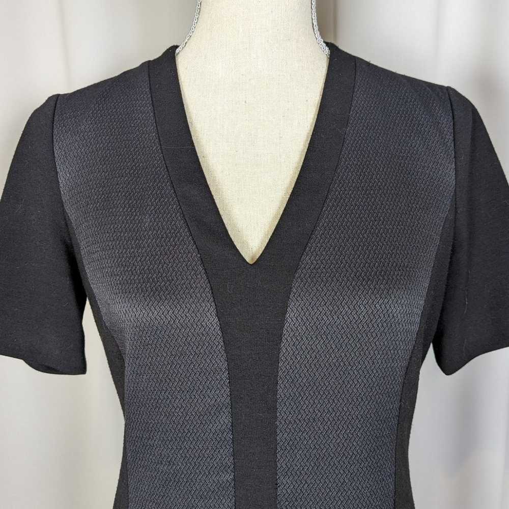 Tahari V-neck Short Sleeve Sheath Dress Black and… - image 12