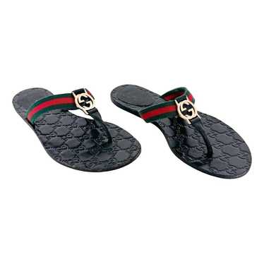 Gucci Double G cloth flip flops