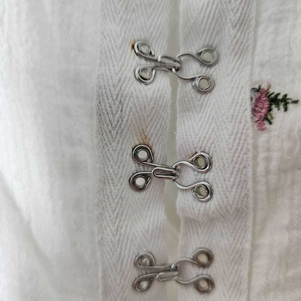 With Jean White Gauze Exposed Hook and Eye Floral… - image 6