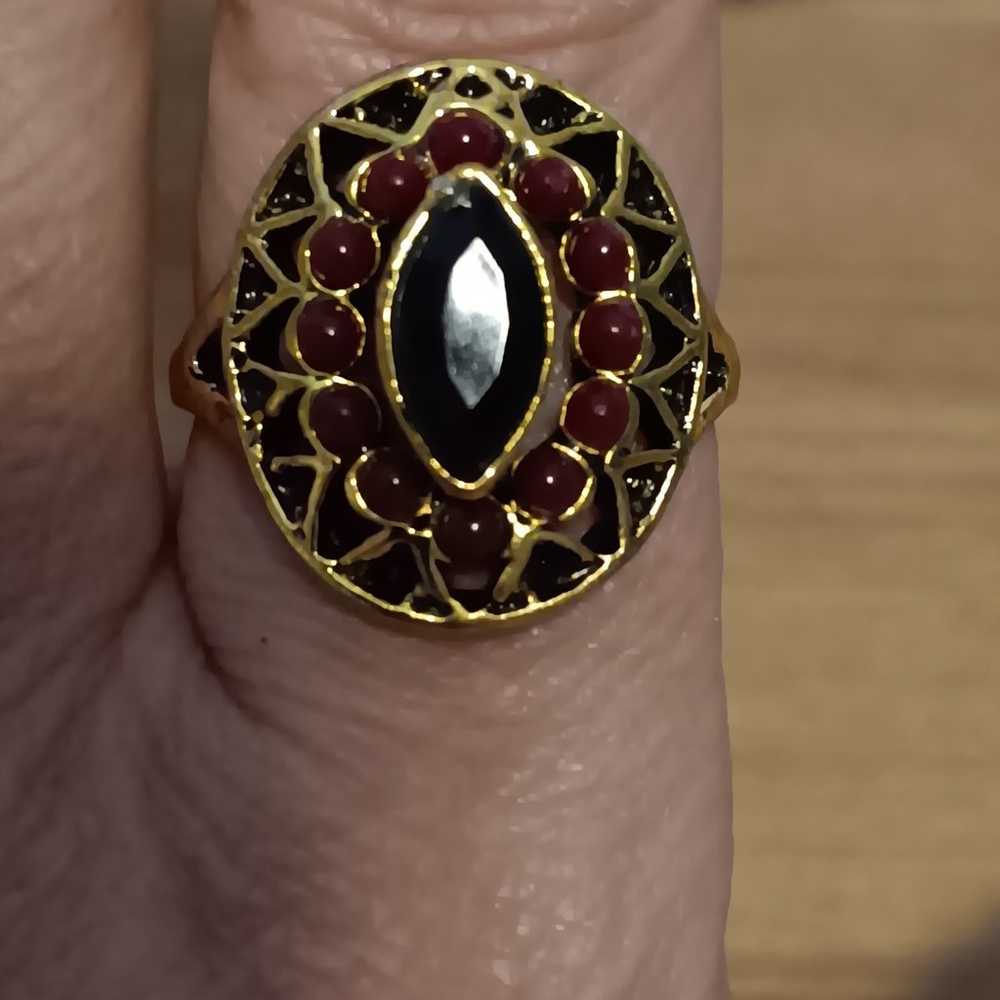 Costume ring, goldtone with red and black rhinest… - image 5