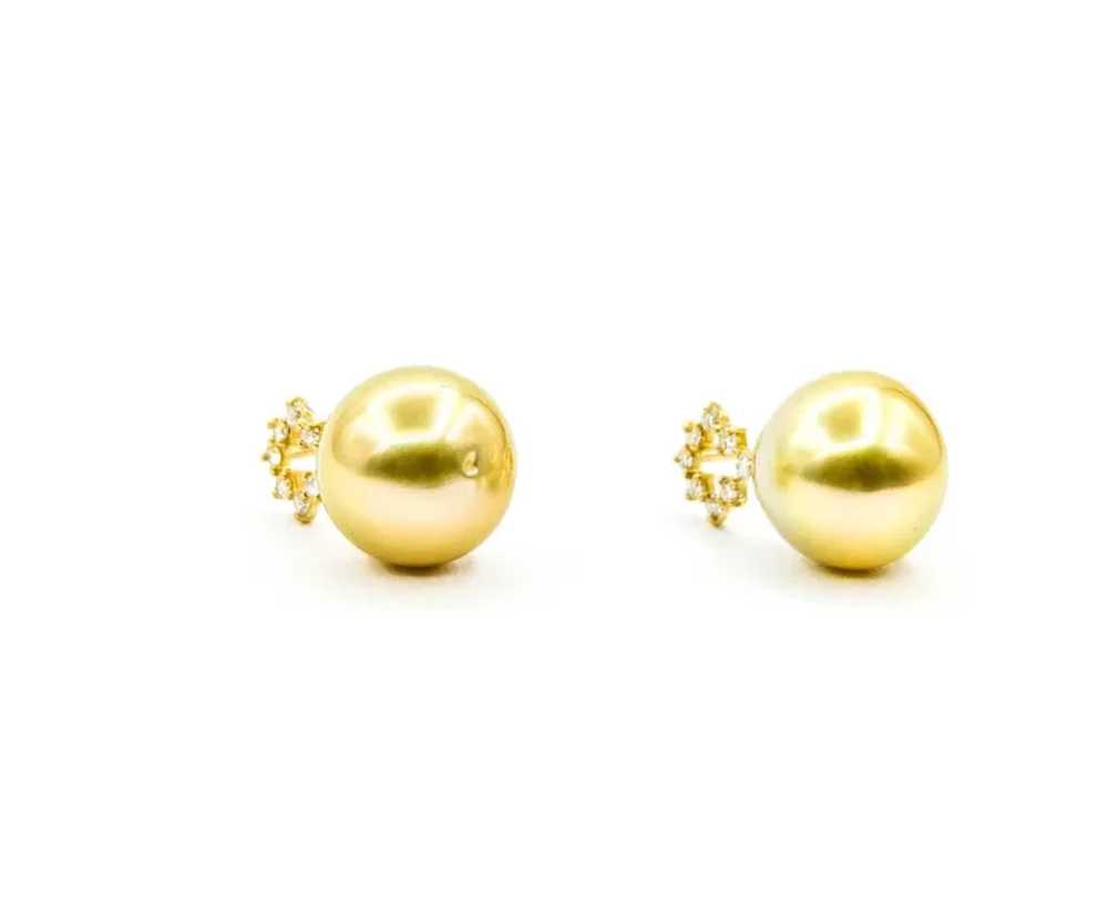 Timeless Golden Pearl and Diamond Earrings in 18k… - image 4