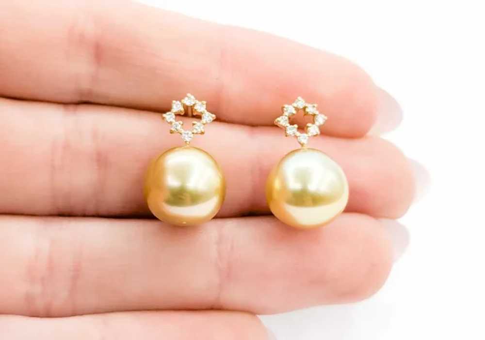 Timeless Golden Pearl and Diamond Earrings in 18k… - image 6