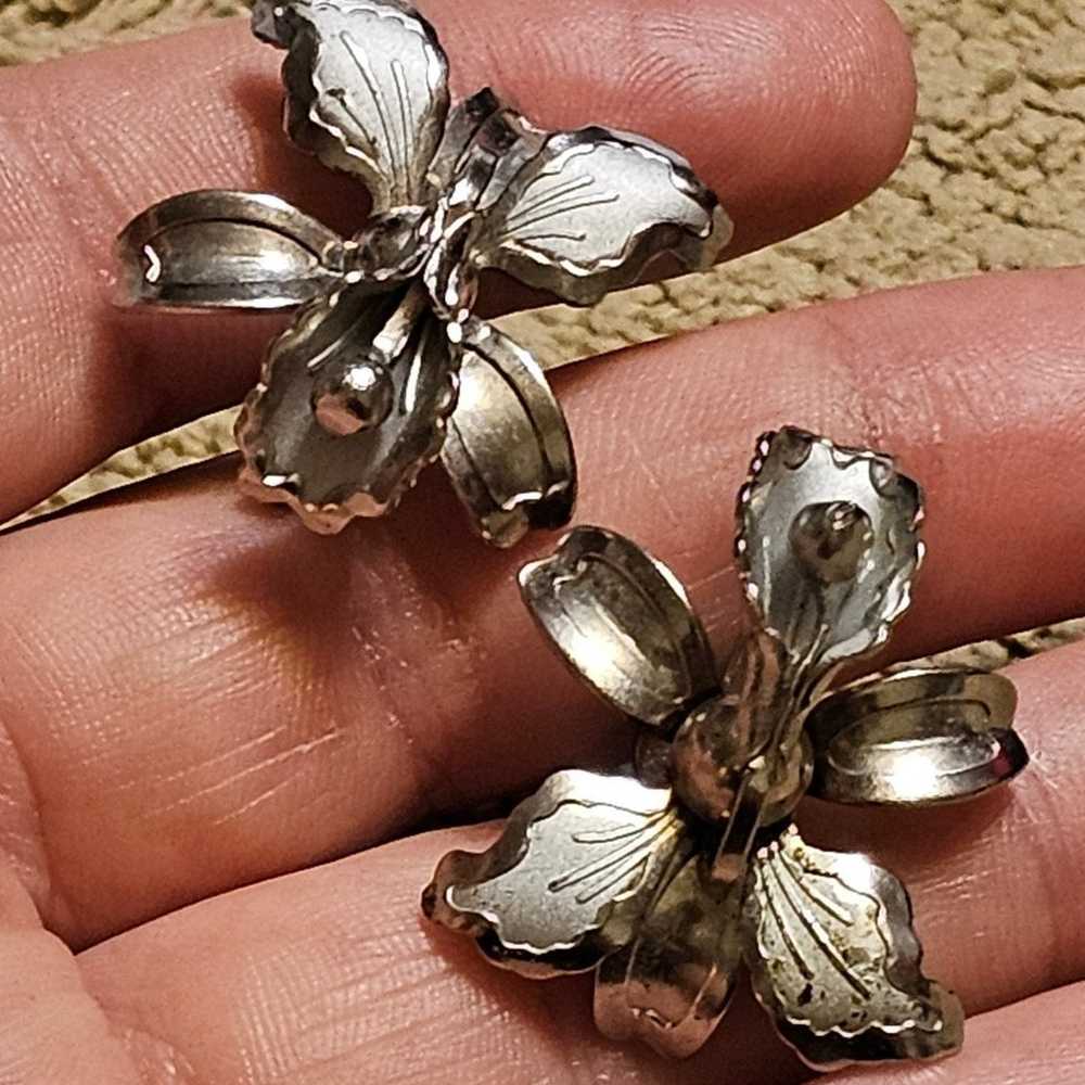 VINTAGE 1950s Estate Stainless Screw-back Orchid … - image 1