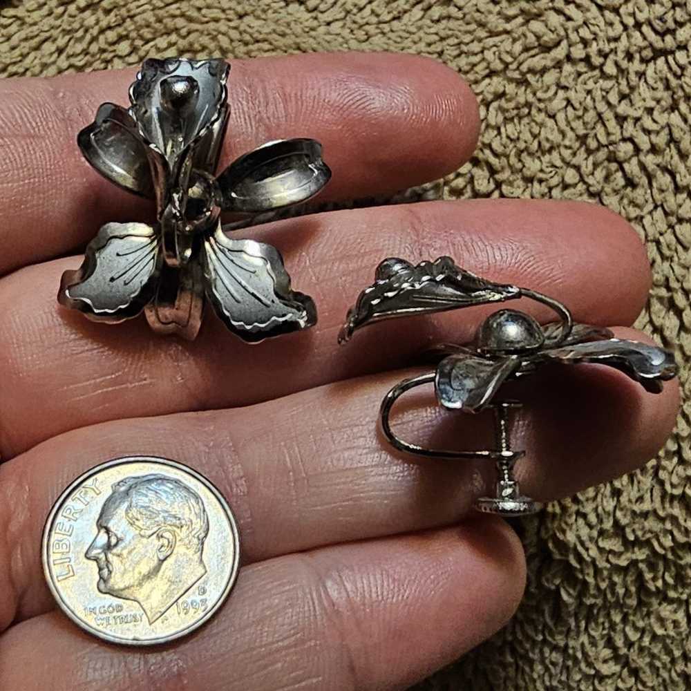 VINTAGE 1950s Estate Stainless Screw-back Orchid … - image 4