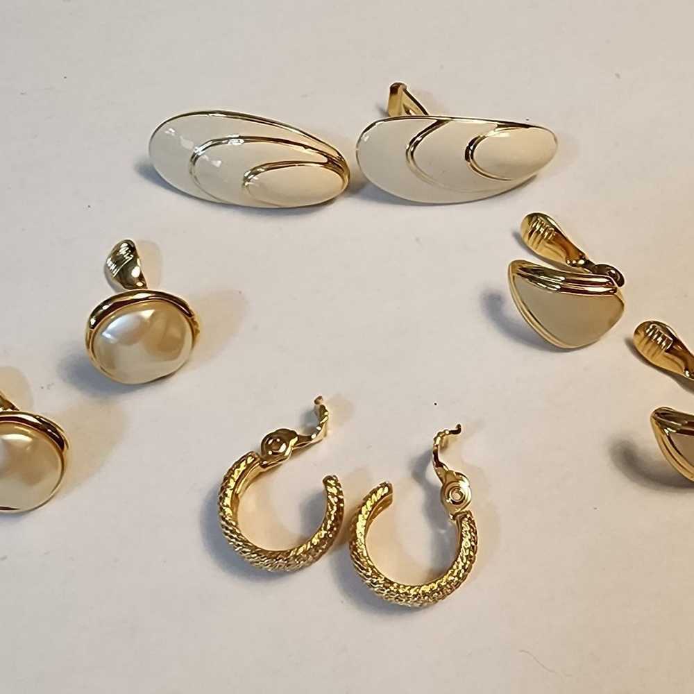 Set of 4  High Fashion Vintage Monet Clip Earring… - image 1