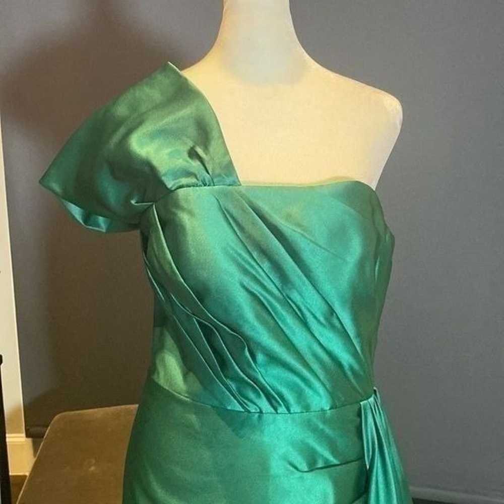 Women’s Green One Shoulder Full Length Mermaid Fi… - image 2