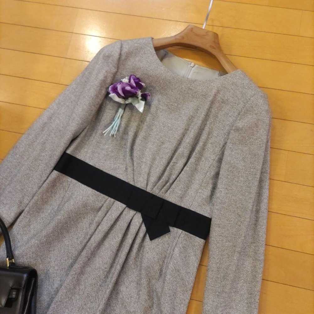 Gray long-sleeve dress with black ribbon. - image 3