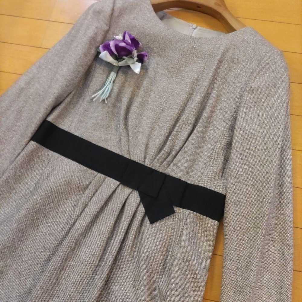 Gray long-sleeve dress with black ribbon. - image 6