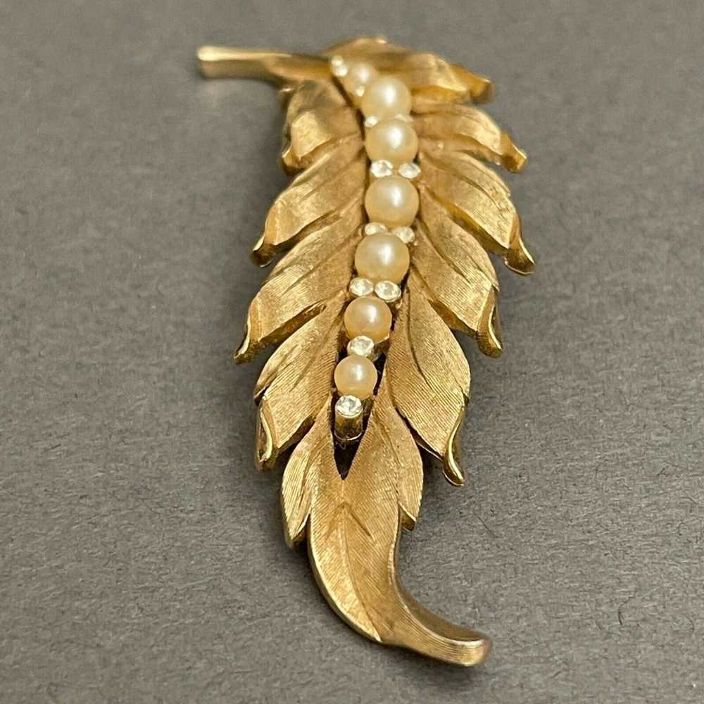 Vintage Trifari Gold-tone Faux Pearl Leaf Women's… - image 2