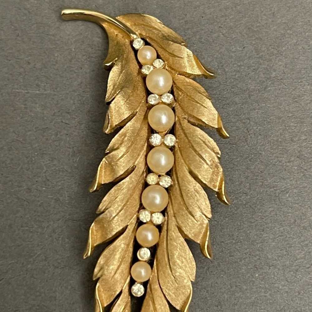 Vintage Trifari Gold-tone Faux Pearl Leaf Women's… - image 3