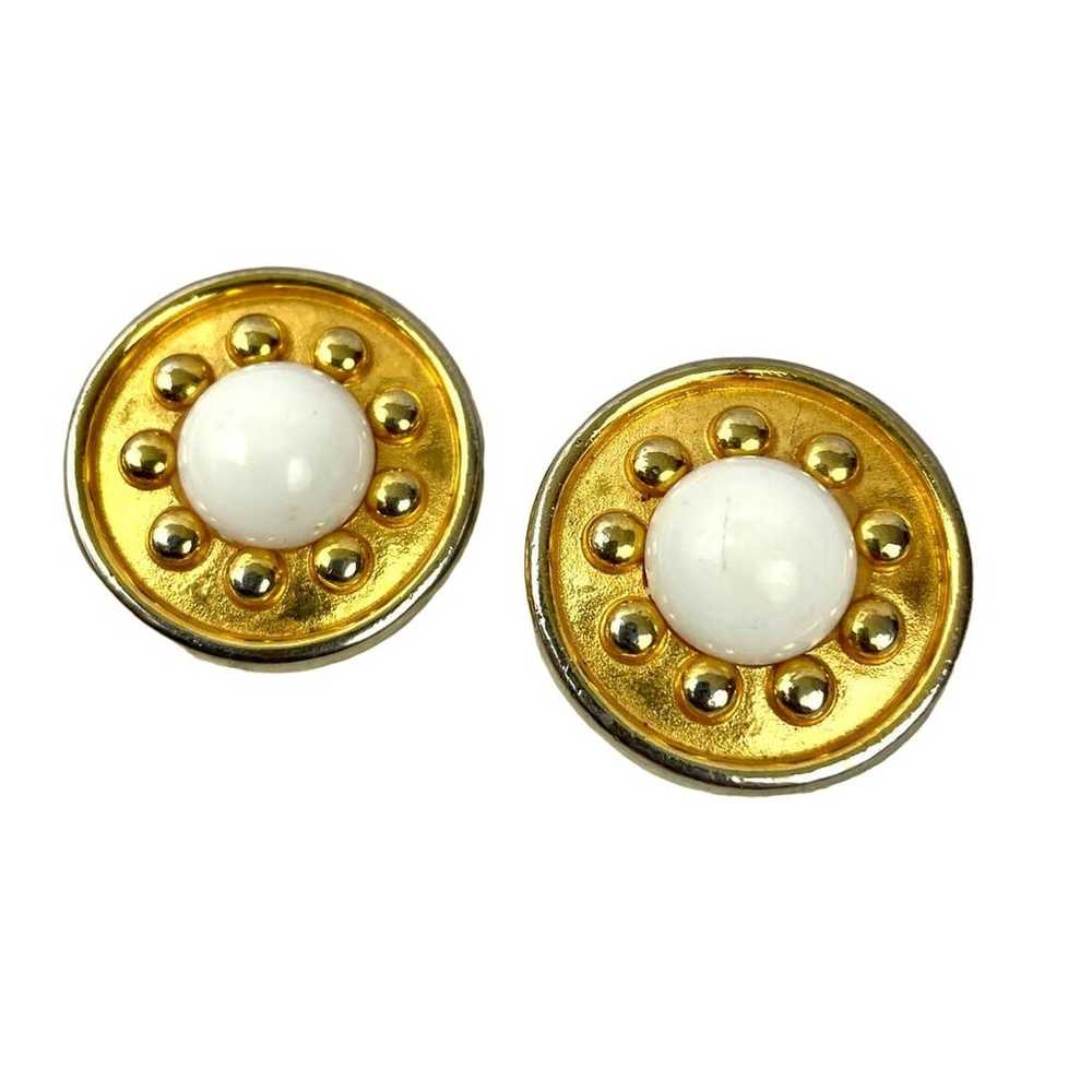 VTG Ben Amun Round White Clip on Earrings Gold To… - image 1