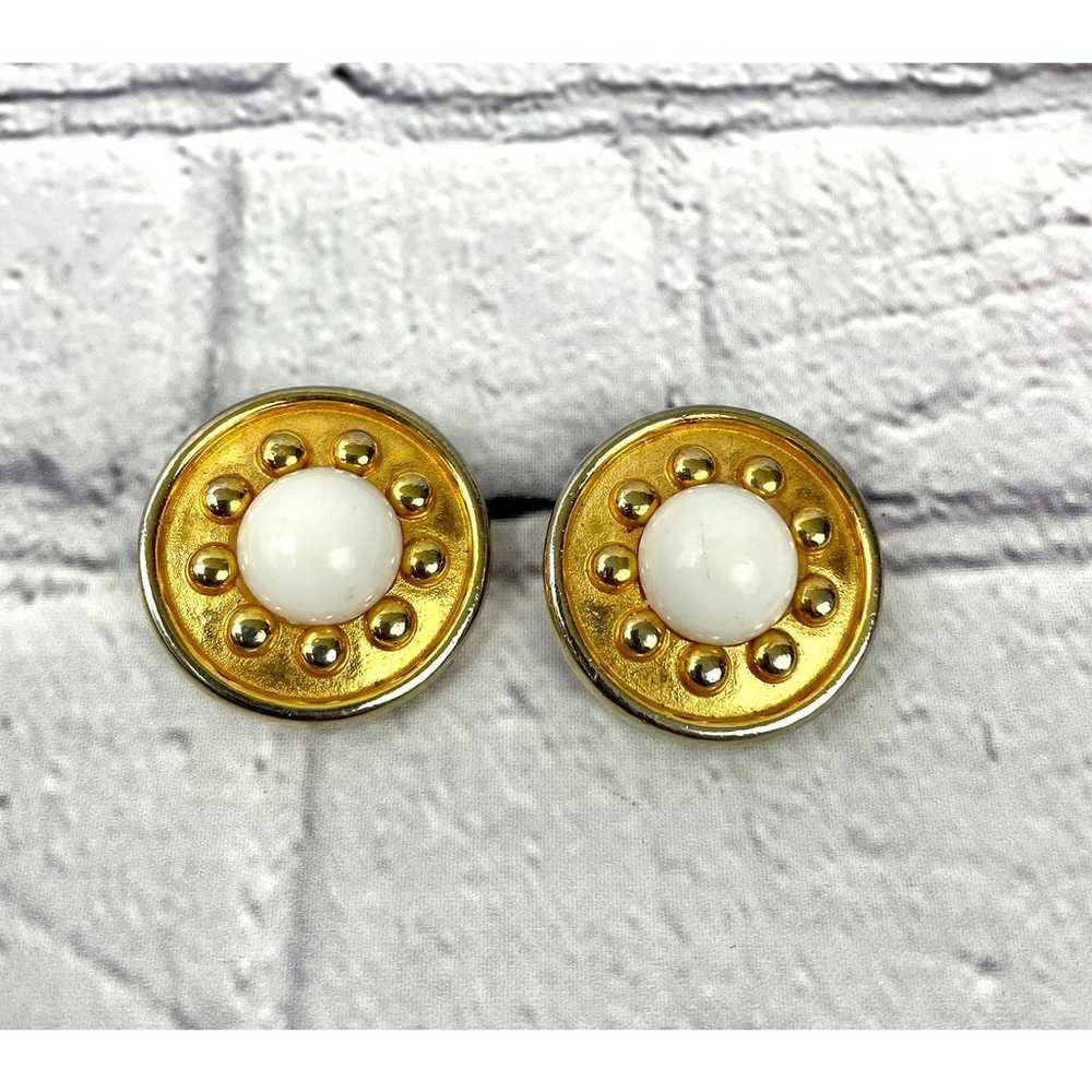 VTG Ben Amun Round White Clip on Earrings Gold To… - image 5