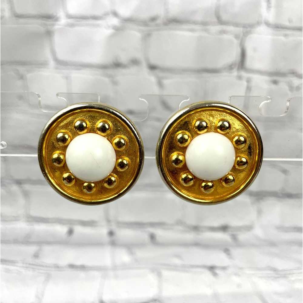 VTG Ben Amun Round White Clip on Earrings Gold To… - image 6