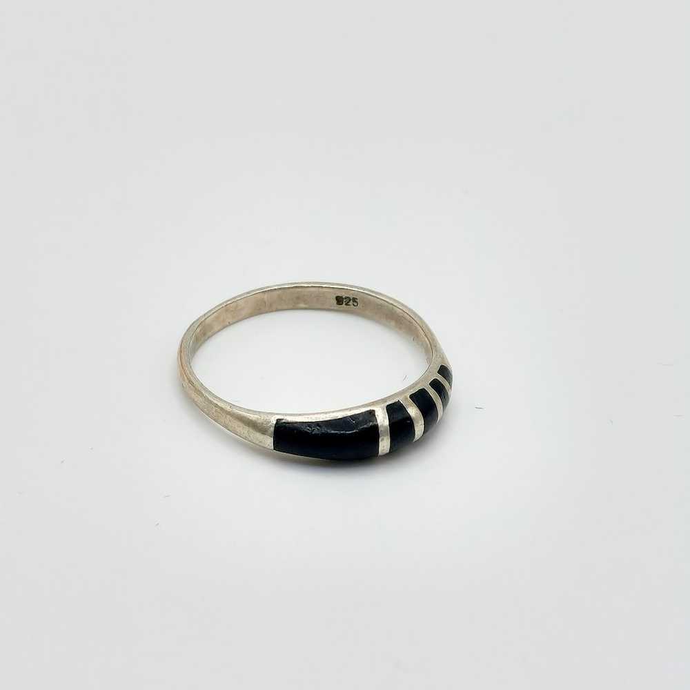 Vintage sterling silver onyx inlay ring - image 2