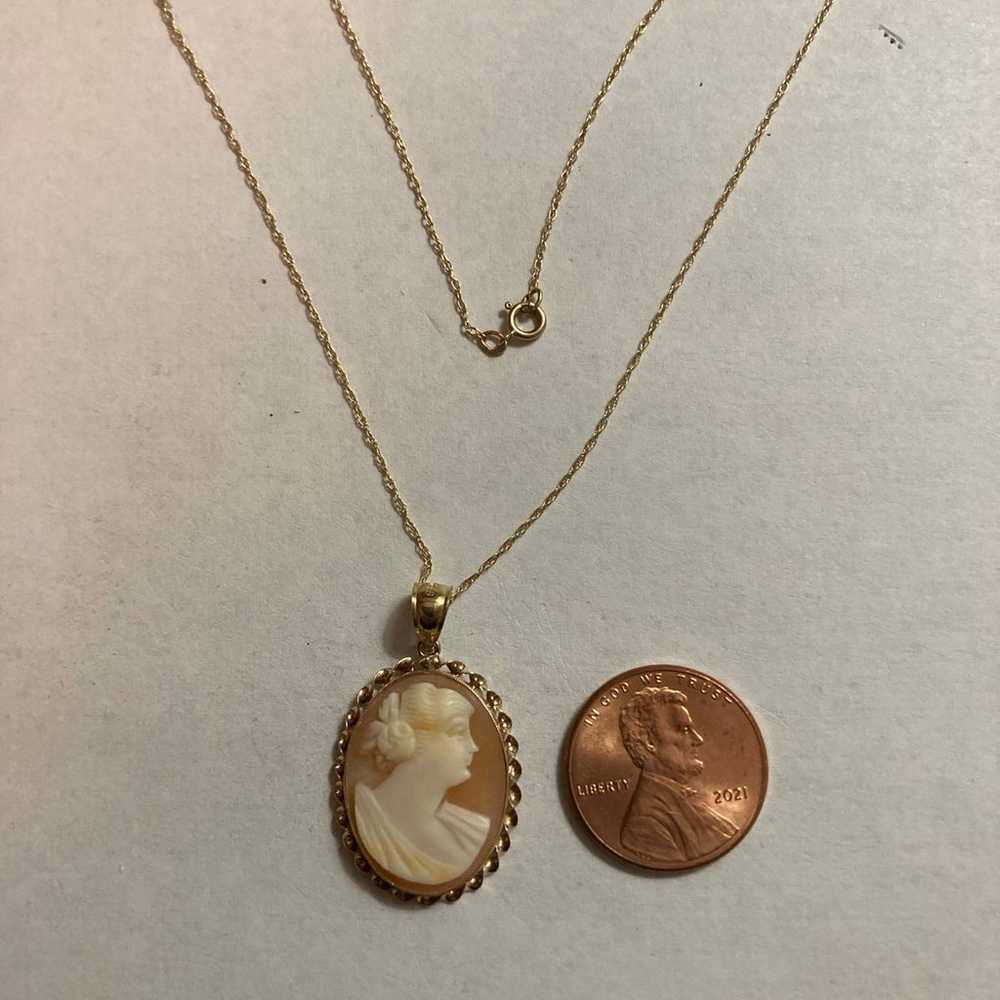 10K Yellow Gold Cameo Necklace - image 3