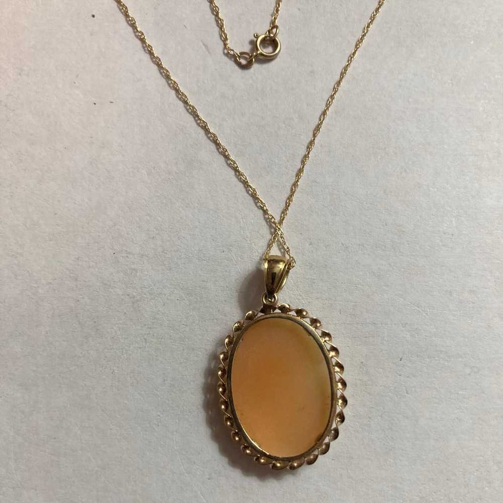 10K Yellow Gold Cameo Necklace - image 4