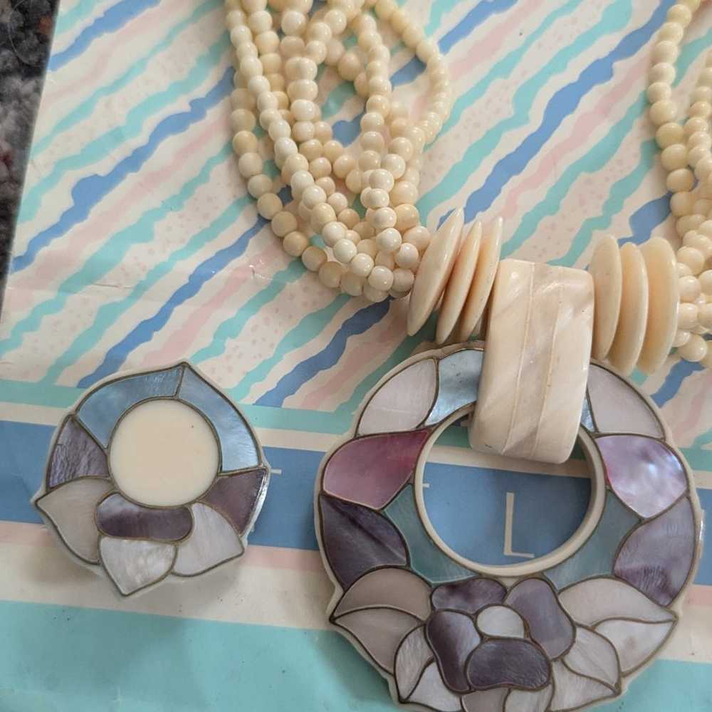 Rare vintage mother of pearl necklace and matchin… - image 2