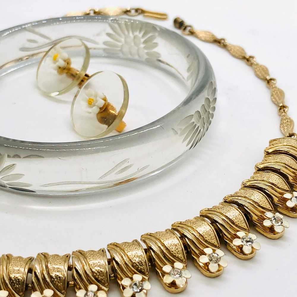 Vintage Lucite Bangle & Flower Necklace lot - image 3