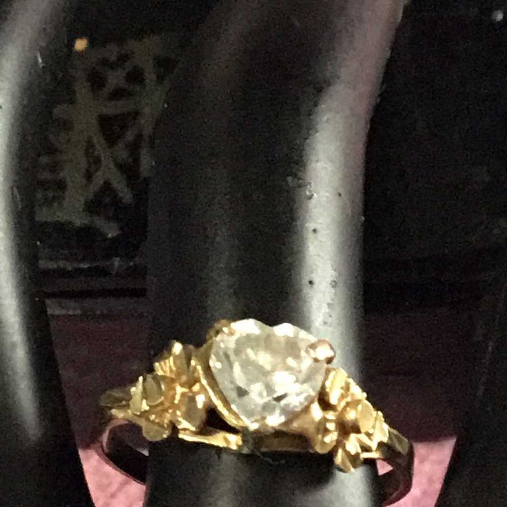 10kt yellow gold white stone ring - image 11