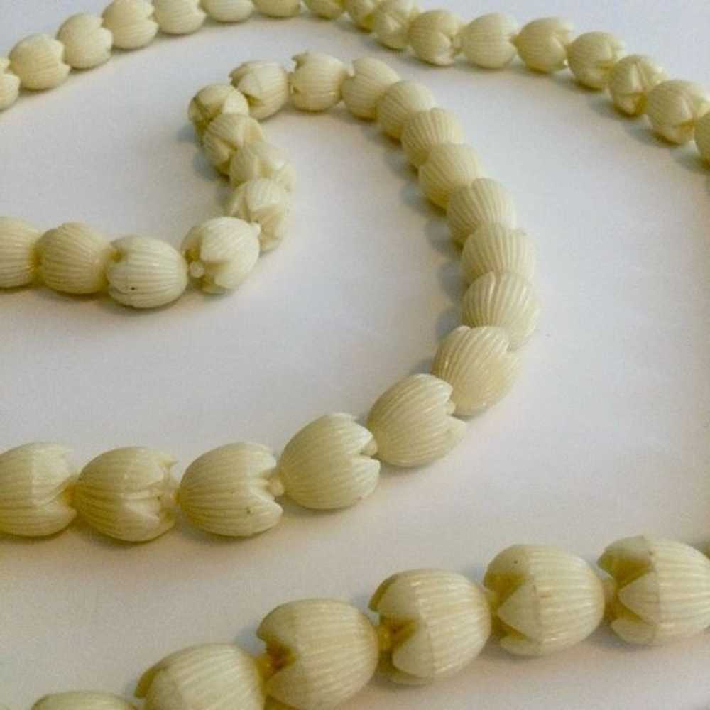 Vintage Womens Ivory Hawaiian Carved Plastic Cell… - image 4