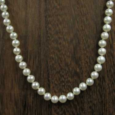 18" 10K Gold Medium White Pearl Necklace