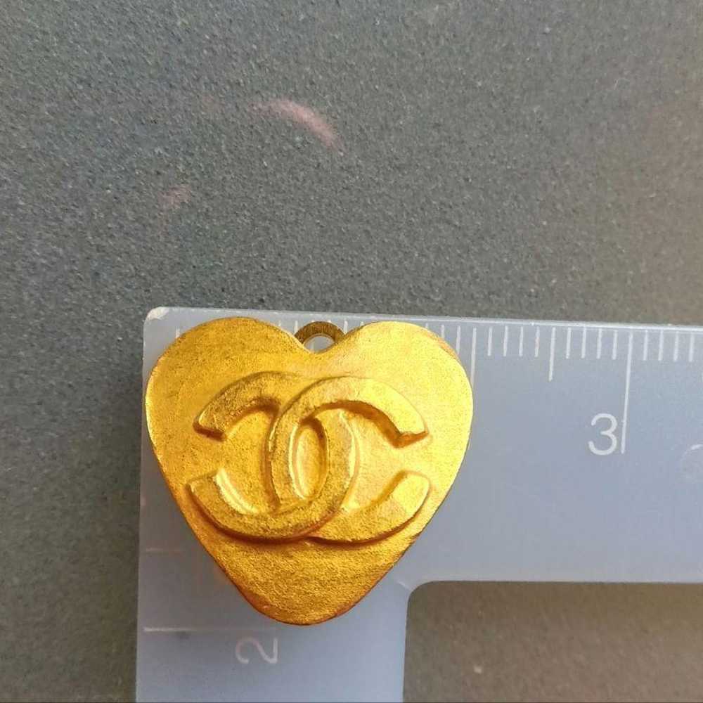 CHANEL One-ear Heart-shaped Gold Earrings 95p - image 4