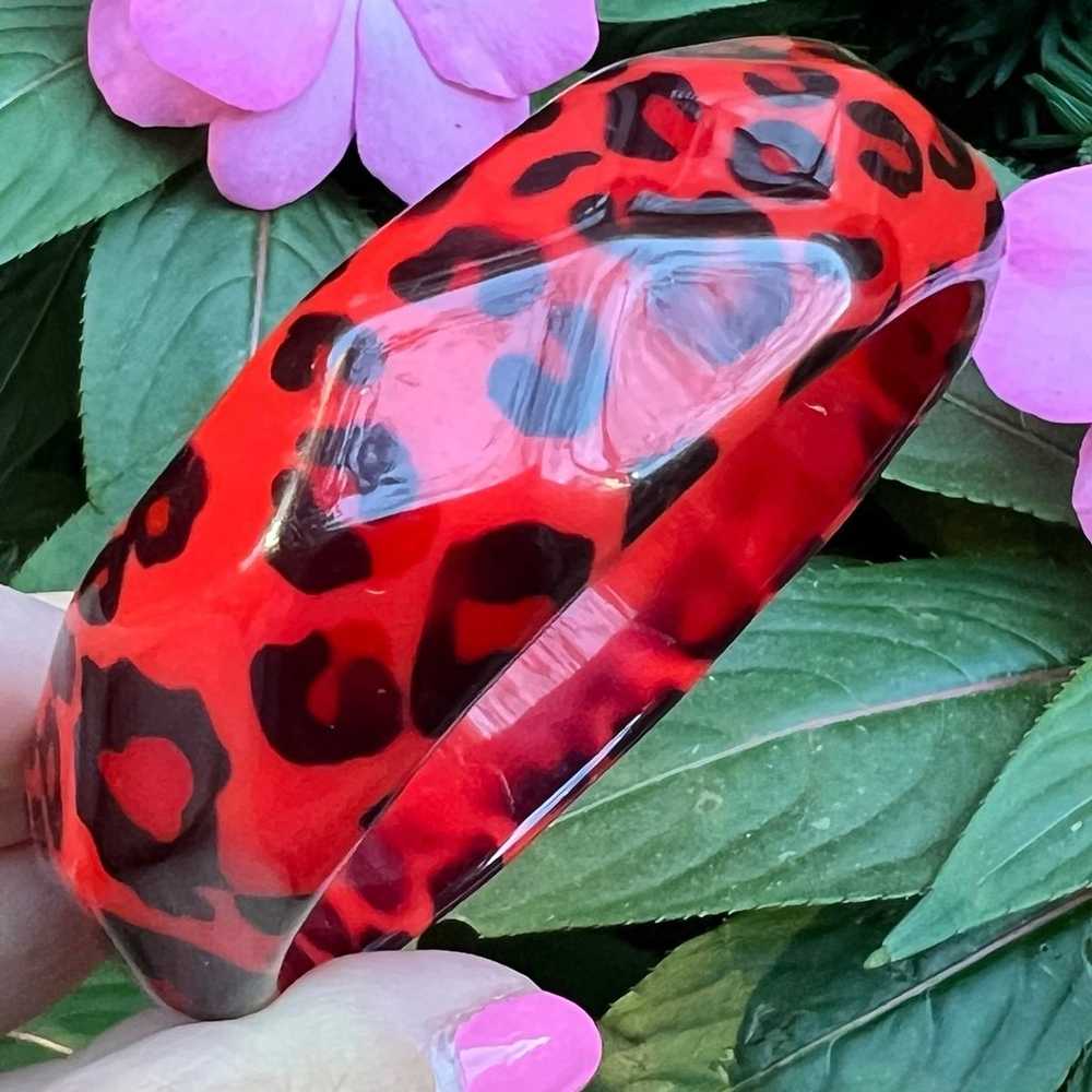 VINTAGE RETRO RED BLACK LEOPARD CHEETAH LUCITE PL… - image 2