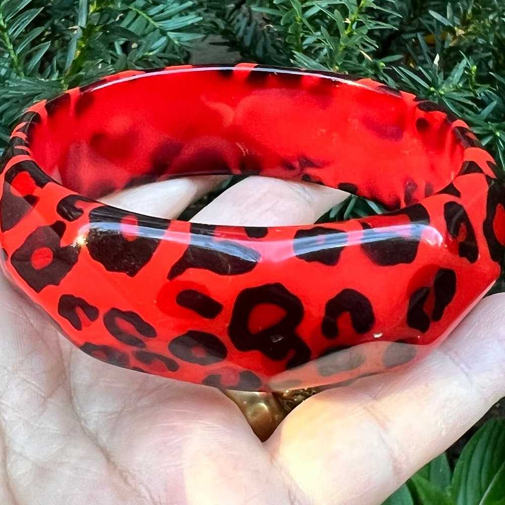 VINTAGE RETRO RED BLACK LEOPARD CHEETAH LUCITE PL… - image 4