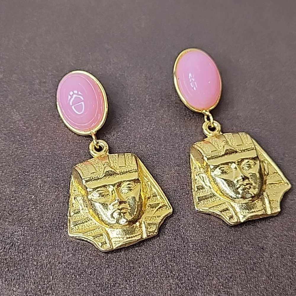 VINTAGE EGYPTIAN REVIVAL GOLD TONE PHAROAH EARRIN… - image 1