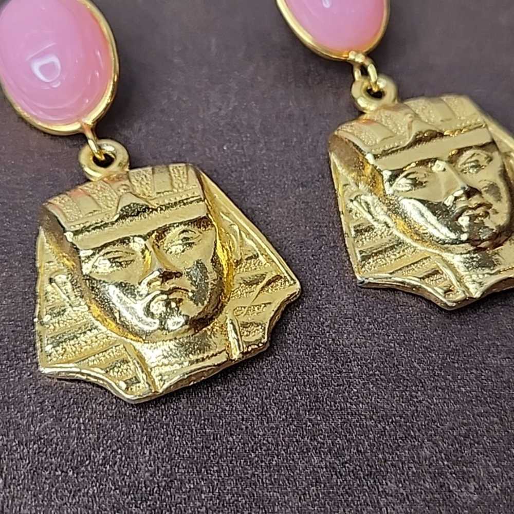 VINTAGE EGYPTIAN REVIVAL GOLD TONE PHAROAH EARRIN… - image 2