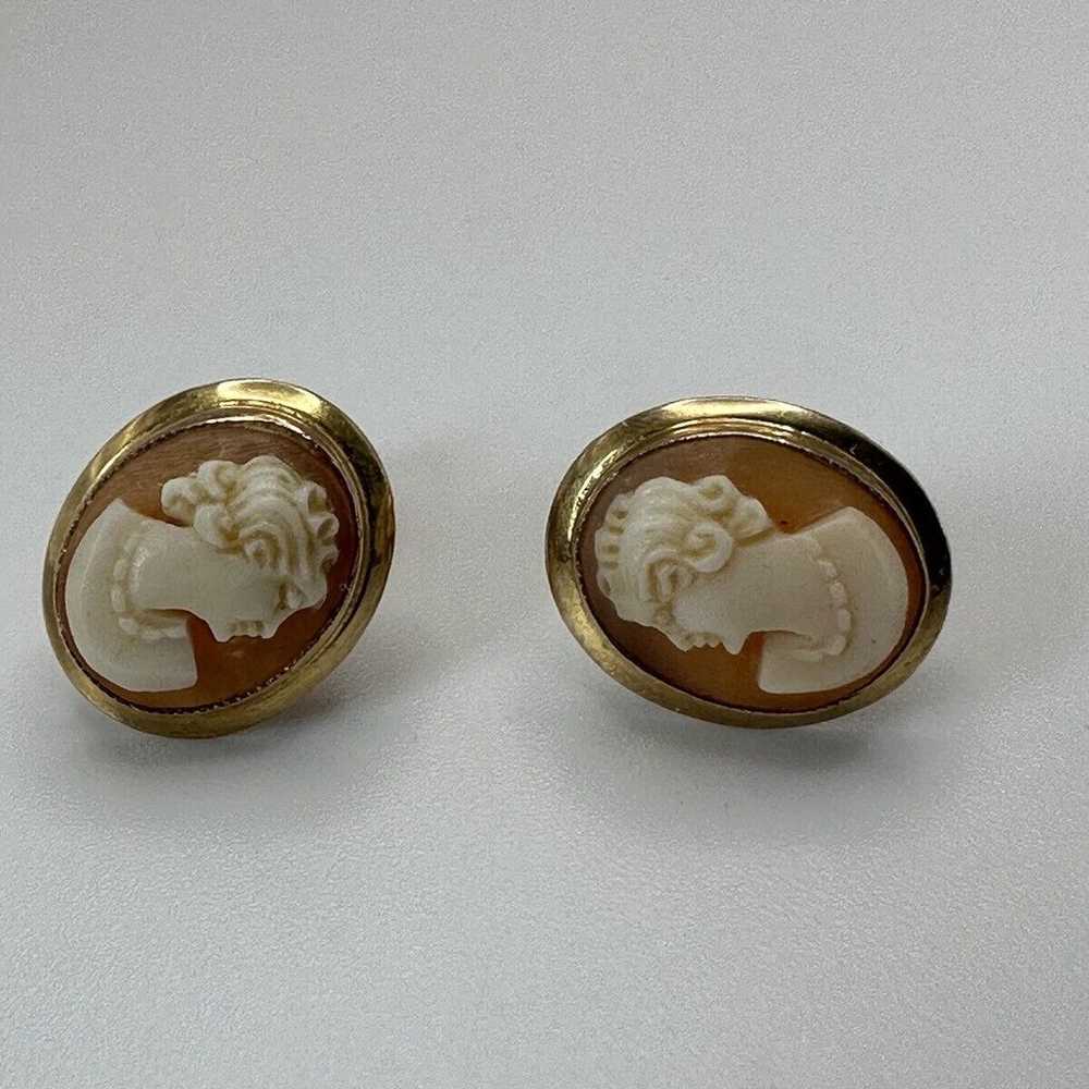 Vintage 10k Yellow Gold Cameo Screw back Earrings… - image 6