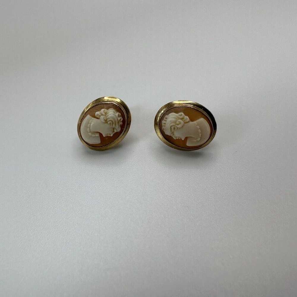 Vintage 10k Yellow Gold Cameo Screw back Earrings… - image 9