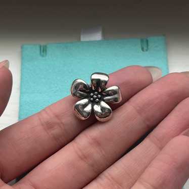 James Avery Retired Flower Ring - image 1