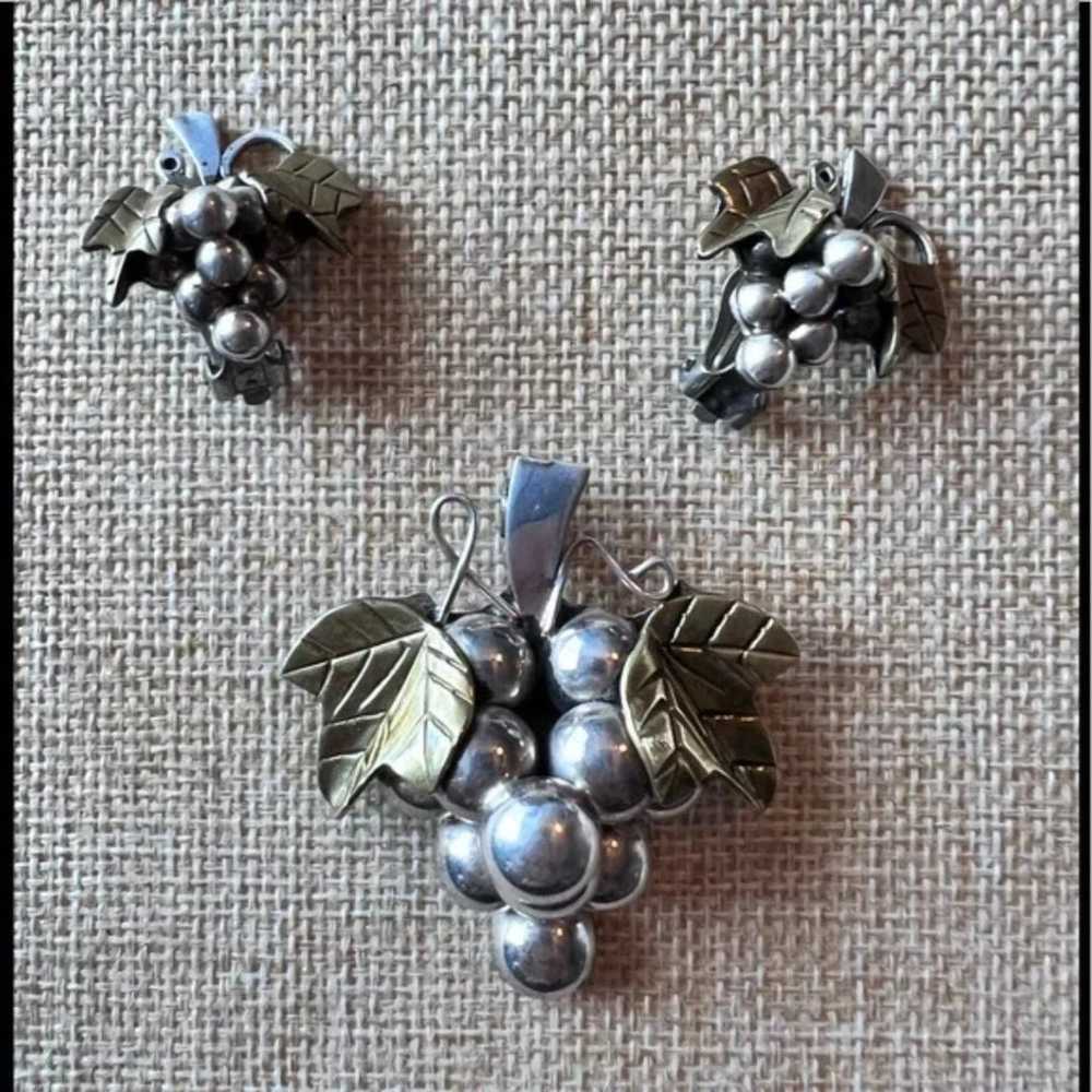 .925 sterling Taxco Mexico Solid Grapes Brooch & … - image 11