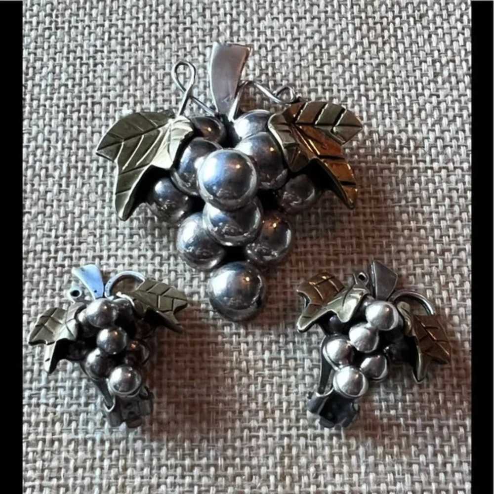 .925 sterling Taxco Mexico Solid Grapes Brooch & … - image 7