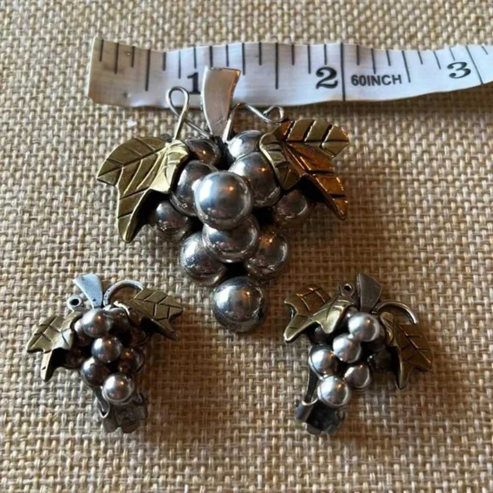 .925 sterling Taxco Mexico Solid Grapes Brooch & … - image 9