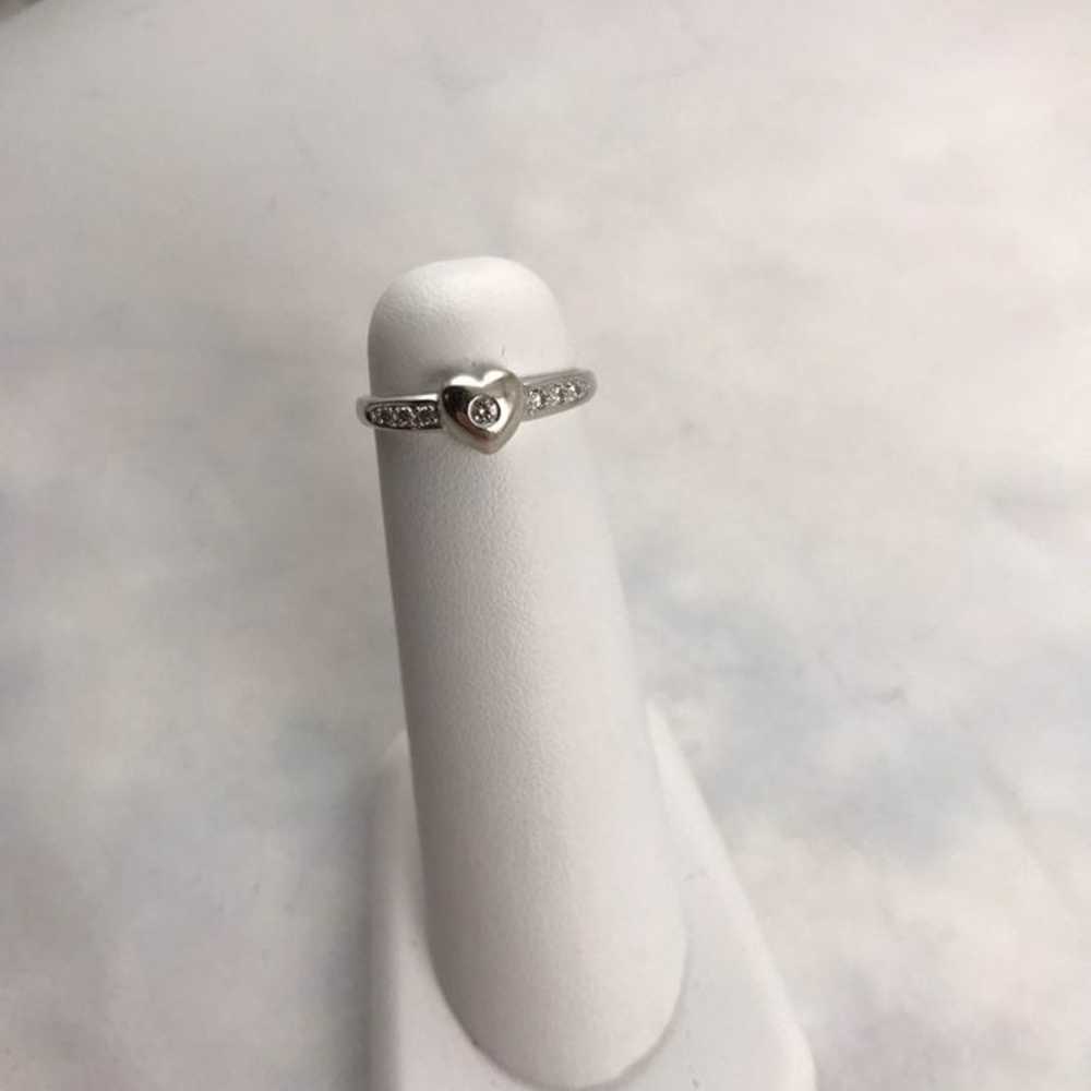 Vintage 14k white gold and diamond heart ring - image 3