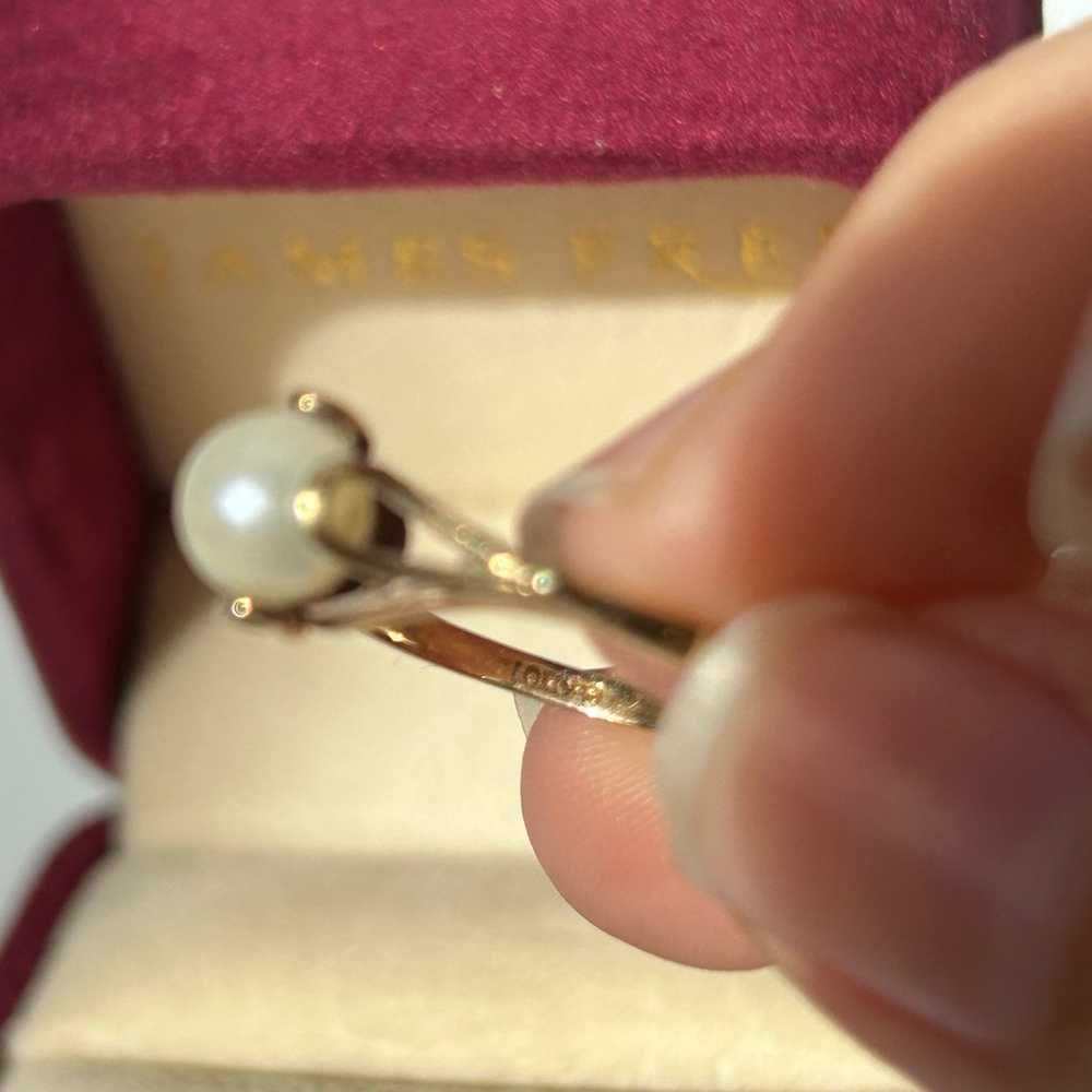 Vintage large 10k gold pearl ring with swirls gor… - image 5