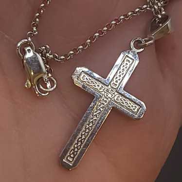 BEAUTIFUL VTG 14K WHITE GOLD CROSS NECKLACE