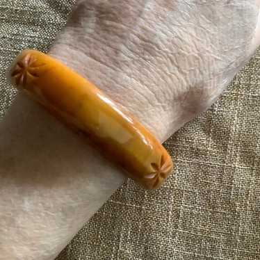 Vintage Bakelite Carved Butterscotch Marble Bracel